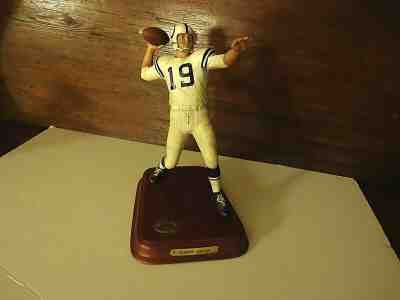 DANBURY MINT BALTIMORE COLTS QB JOHNNY UNITAS FIGURINE 