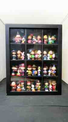 60 Danbury Mint 2011 Peanuts Happy Holidays Figures in Shadow Box