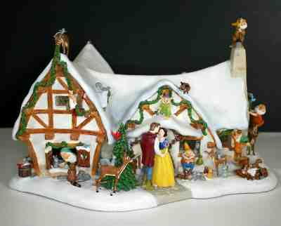 Danbury Mint Disney Snow White and the Seven Dwarfs Christmas Cottage
