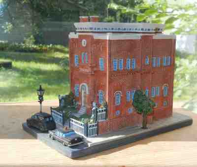 CLASSIC AMERICAN POLICE STATIONS 5TH PRECINCT WASHINGTON, DC. DANBURY MINT 1995 