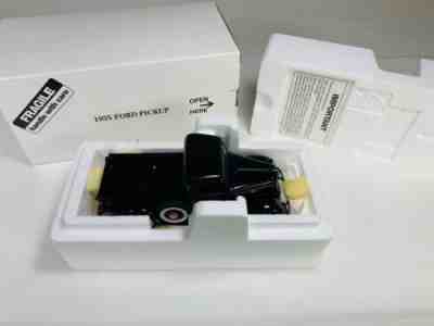 Danbury Mint 1935 Ford Pickup 1:24 Scale Diecast Truck