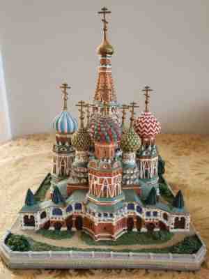 Danbury Mint ST BASIL’S Cathedral Red Square Russia Moscow 1994 figurine