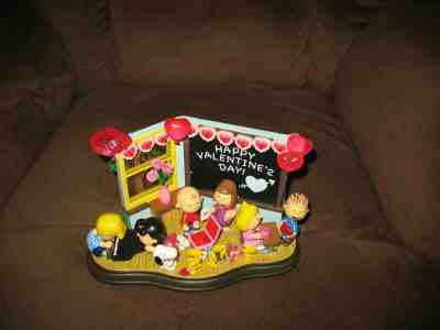 Danbury Mint The Peanuts "Be My Valentine!" Light Up Collector Sculpture MINT