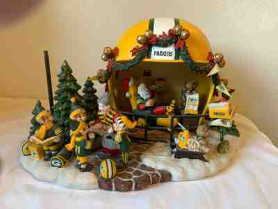The Danbury Mint Green Bay Packers Game Day At Santa’s Sculpture Aaron Rodgers