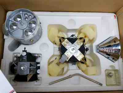 Danbury Mint Apollo 13 LIKE NEW 1:50 Scale Replica in Box Milestones in Space