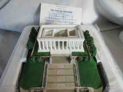 THE LINCOLN MEMORIAL Replica Landmark Sculpture With Certificate of Authenticity