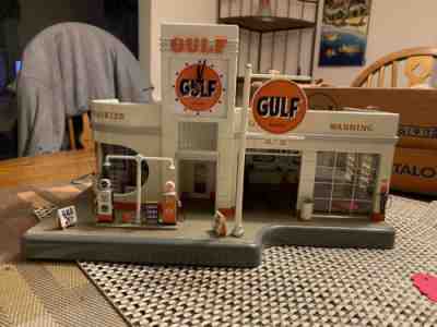 VINTAGE DANBURY MINT 1:43 GULF GAS SERVICE STATION CLOCK WITH LIGHTS RARE