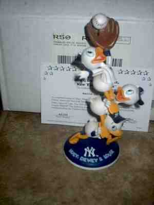 THE DANBURY MINT DISNEY NEW YORK YANKEES HUEY DEWEY & LOUIE FIGURINE WITH COA