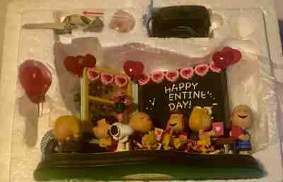 Peanuts - Snoopy Valentines Day Light Up Display - By The Danbury Mint - Mint -