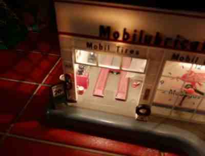 Danbury Mint Mobil Gas Service Station Display Light Up Model W/Clock