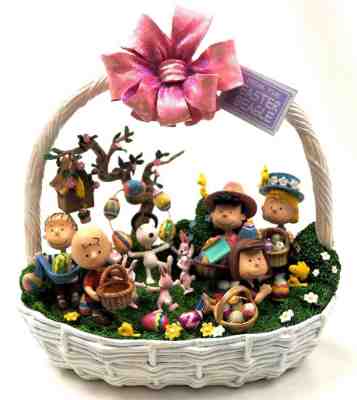 Peanuts Egg-Stravaganza DANBURY MINT Sculpture ~ The Easter Beagle