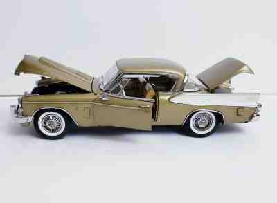Danbury Mint 1957 Studebaker Golden Hawk 1:24 Die Cast