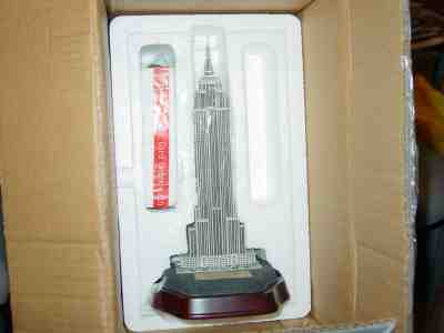 Danbury Mint - Lighted LED "Empire State Building" -  w/COA-MINT 