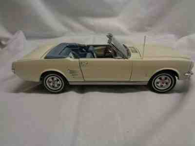 DANBURY MINT 1966 FORD MUSTANG CONVERTIBLE MODEL 1:24 SCALE DIE CAST MIB
