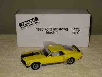 DANBURY MINT 1970 FORD MUSTANG MACH 1, BRIGHT YELLOW 1:24