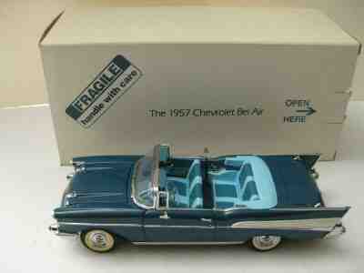 Danbury Mint 1957 Chevrolet  Bel Air Convertible 1:24 scale Larkspar Blue w/Box