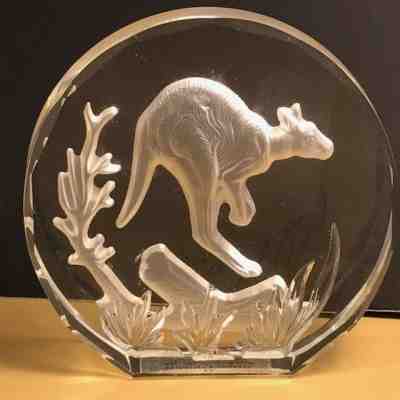DANBURY MINT WILDLIFE CRYSTALS FIGURINE PAPERWEIGHT W GERMANY 12 KANGAROO JUMP