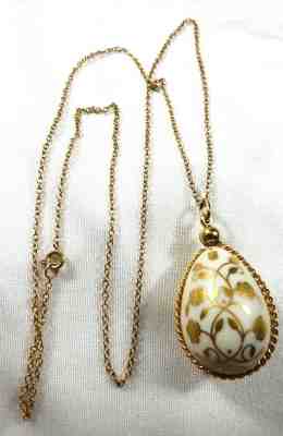 Franklin Mint Porcelain Easter Egg Pendant 24 Karat Painted Necklace 