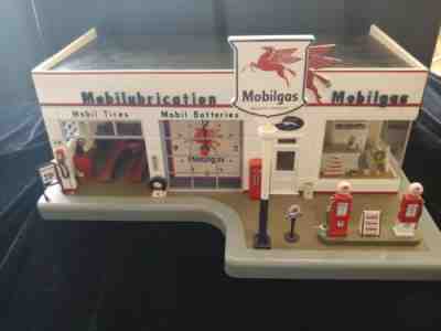Danbury Mint Mobil Gas Service Station Display Light Up Model W/ Clock