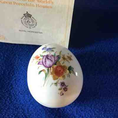 Vintage Danbury Mint Porcelain EGG Trinket Box Royal Worcester Beautiful!  Mint