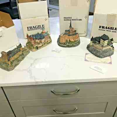 Lot (5) Europe Danbury Mint Castles ALCAZAR KSIAZ KARLSTEJN & MONT SAINT-MICHEL 