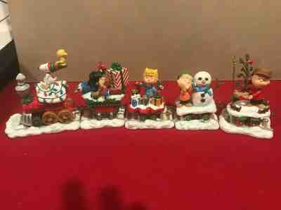 A Charlie Brown Christmas Peanuts Snoopy Danbury Mint complete train