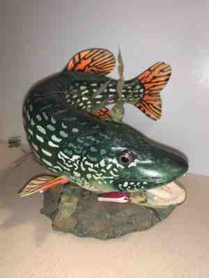 The Danbury Mint “Great Northern Pike” By George Kruth Fish Figure B7375
