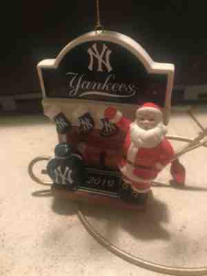 NEW YORK YANKEES DANBURY MINT CHRISTMAS ORNAMENT:2019 SANTA  YANKEES MANTLE NEW