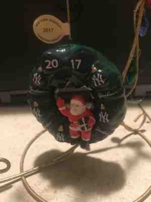 NEW YORK YANKEES DANBURY MINT CHRISTMAS ORNAMENT:2017 SANTA IN YANKEE WREATH NEW