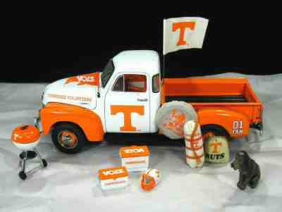 TENNESSEE VOLUNTEERS VOLS 1953 CHEVROLET TRUCK DIE CAST 1:24 SCALE DANBURY MINT