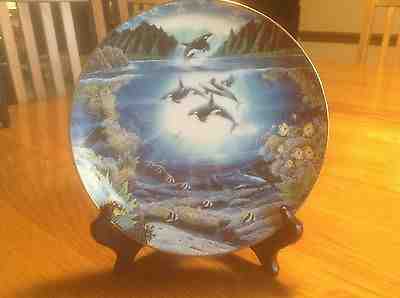DANBURY MINT SUNLIT GLOW 8" PLATE WITH STAND CALLED DOLPHINS UNDERWATER PARADISE