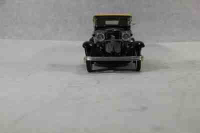 DANBURY MINT 1932 FORD DELUXE V/8 ROADSTER 1/24