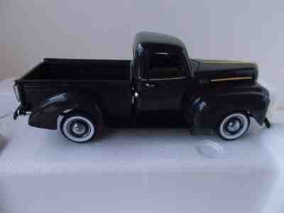 DANBURY MMINT - 1/24 SCALE - 1942 FORD PICKUP - GREEN - NEW 