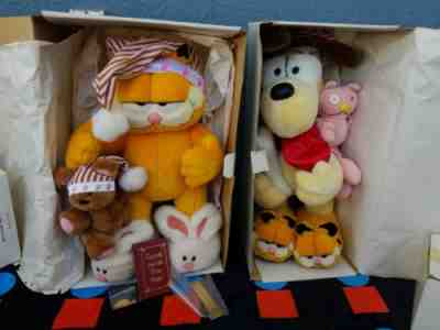 Bedtime For Garfield & Odie Dolls 18" Stand on Wood base Danbury Mint 