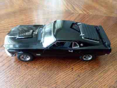 1/24 Diecast Danbury Mint 1969 Ford Mustang Boss 429 (1 broken exhaust pipe)