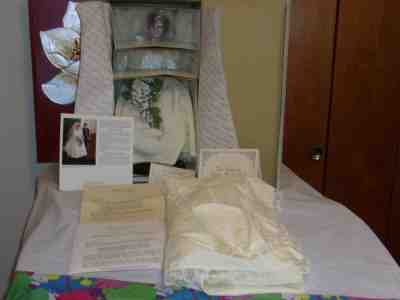DANBURY MINT PRINCESS DIANA ROYAL WEDDING BRIDE PORCELAIN DOLL WITH 5 FOOT TRAIN
