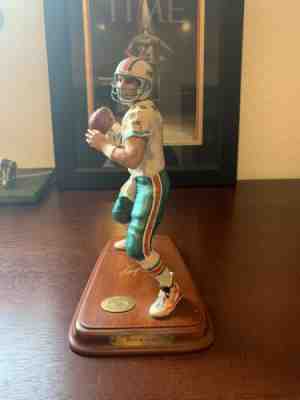 Dan Marino 1997 Danbury Mint NFL Miami Dolphins 7.5 “ Figurine w/ 5x7 wood base