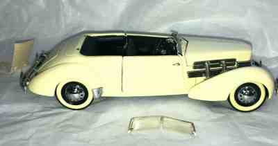 1:24 1937 Cord 812 Phaeton Coupe Franklin Mint Die Cast Car 