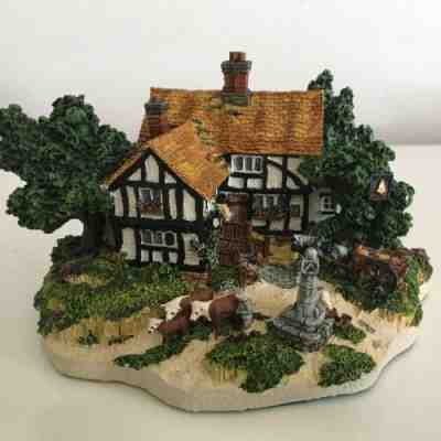 Danbury Mint The Bell Inn Jane Hart The Country Village collection