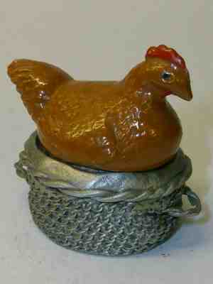 A PEWTER DANBURY MINT "CONVERSATION PIECE" THIMBLE -A CHICKEN ON ITS NEST- T.C.C