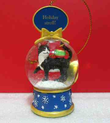 Danbury Mint HOLIDAY STROLL The Cat Snowglobe Figurine Ornament