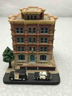 Vintage 1993 The Danbury Mint 19th Precinct NYPD Police Station KG G2