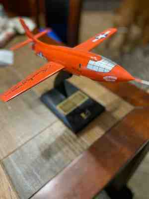 X-1 1/32 AUTOGRAPHED PLANE CHUCK YEAGER GLAMOROUS GLENNIS DANBURY MINT Desk Top 