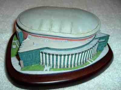 DANBURY MINT PEPSI CENTER COLORADO AVALANCHE NHL HOCKEY ARENA FIGURE FIGURINE