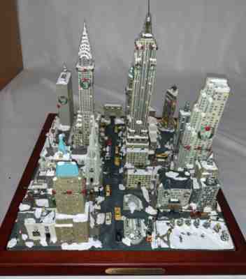 Danbury Mint ~ CHRISTMAS IN NEW YORK ~ Display City Scene