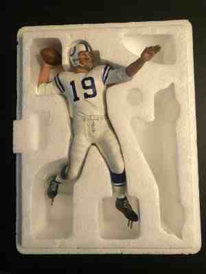 Danbury Mint Football Legends Johnny Unitas Sculpture in box & paperwork 2004