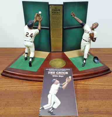 The Danbury Mint ~ WILLIE MAYS ~ “The Catch” Giants Baseball RARE Figure Display