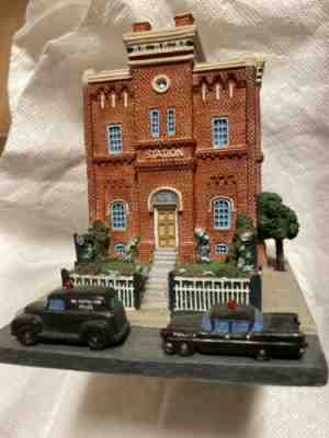 CLASSIC AMERICAN POLICE STATIONS 5TH PRECINCT WASHINGTON, DC. DANBURY MINT 1995 