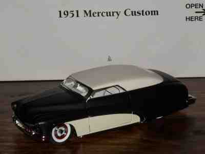 DANBURY MINT 1951 MERCURY CUSTOM 2 DOOR COUPE, BLACK SUEDE/WIMBLEDON WHITE 1:24 