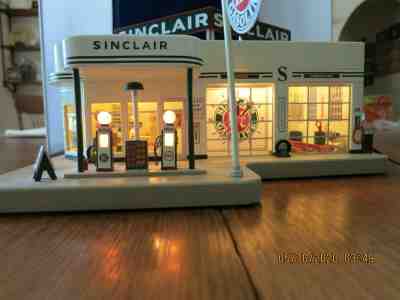 Danbury Mint 1:24 scale model Vintage SINCLAIR SERVICE STATION Display